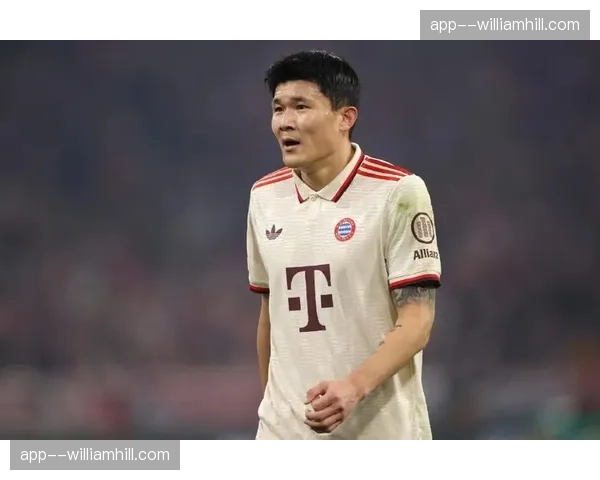 韩国队金玟哉领衔后防线，三中卫体系下的肋部保护面临欧美强敌冲击